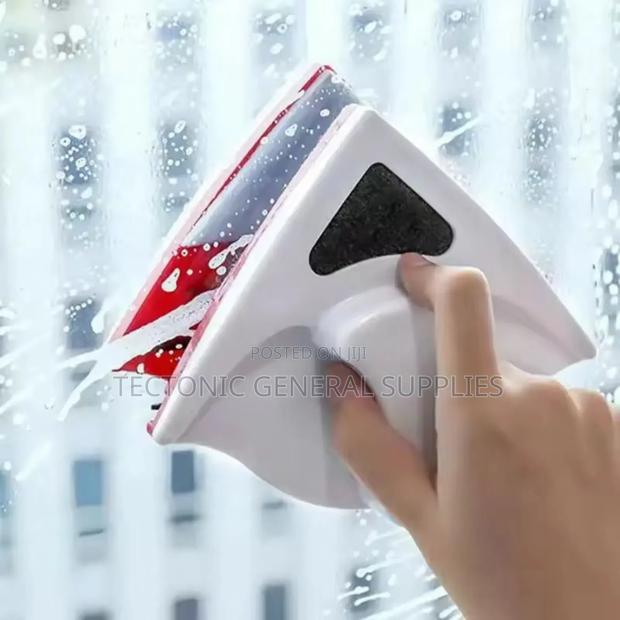 Double-Layer Hollow Strong Magnetic Window Cleaner - main view