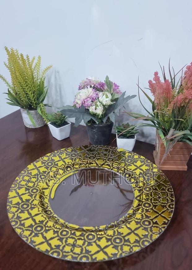 High Quality Unique Gold or Silver Round Changer Plates - main view