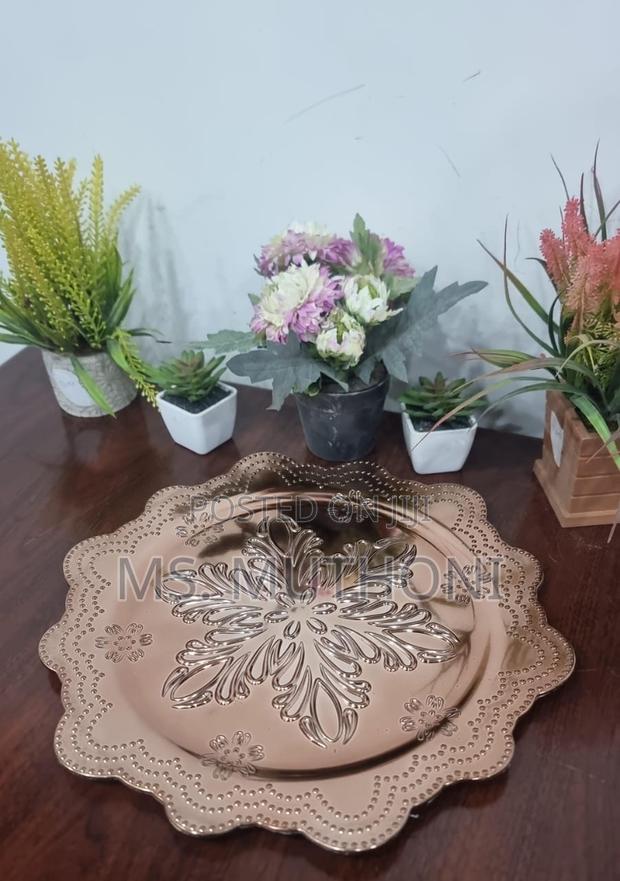 High Quality Unique Gold or Silver Round Changer Plates - thumbnail 5