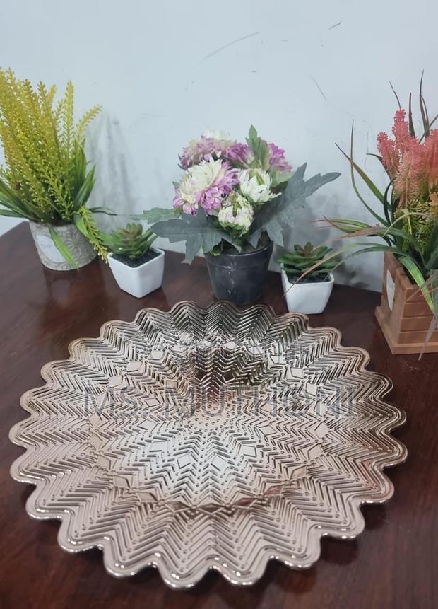 High Quality Unique Gold or Silver Round Changer Plates - thumbnail 6