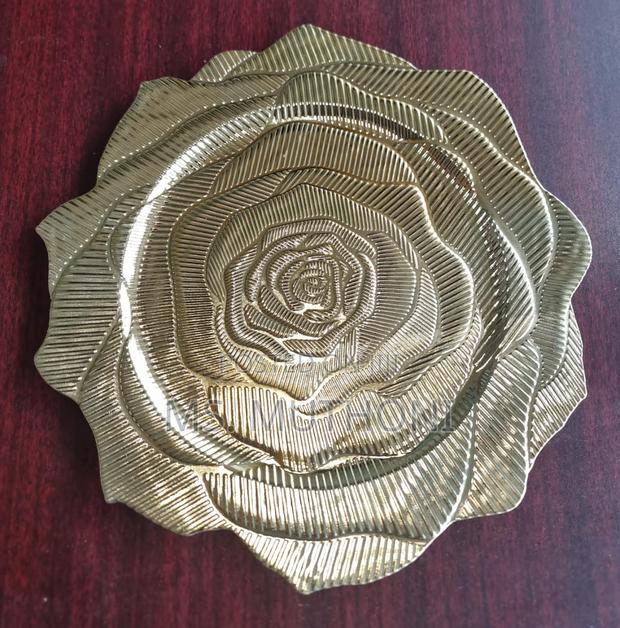 High Quality Unique Gold or Silver Round Changer Plates - thumbnail 8