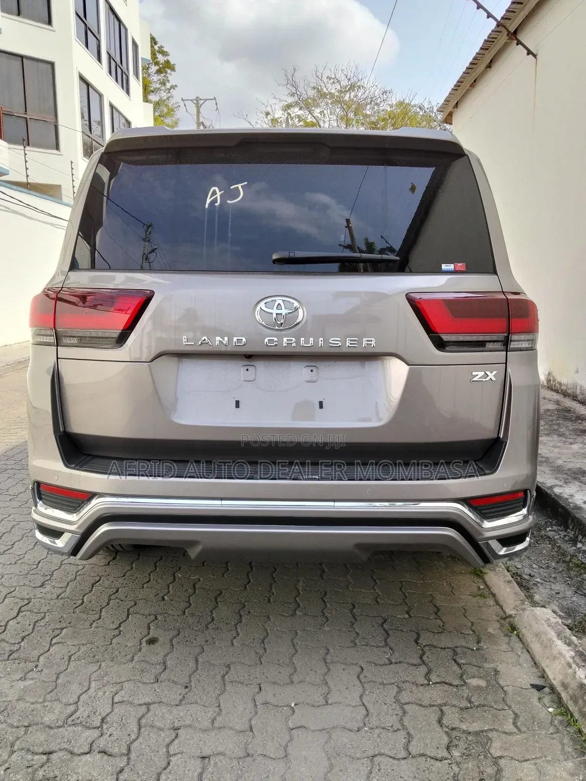 Toyota Land Cruiser 2023 Gold