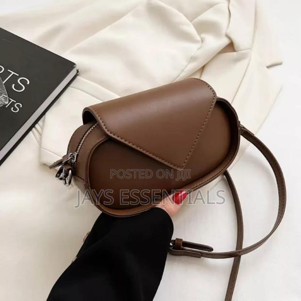 Minimalist and Timeless Bag - thumbnail 7