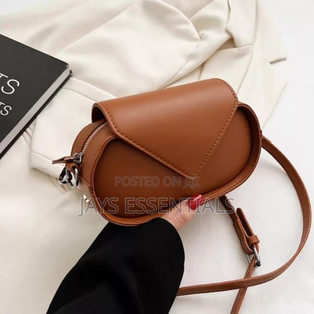 Minimalist and Timeless Bag - thumbnail 8