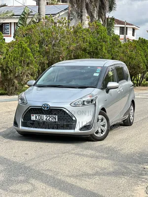 Toyota Sienta 1.5 Hybrid FWD 2017 Silver