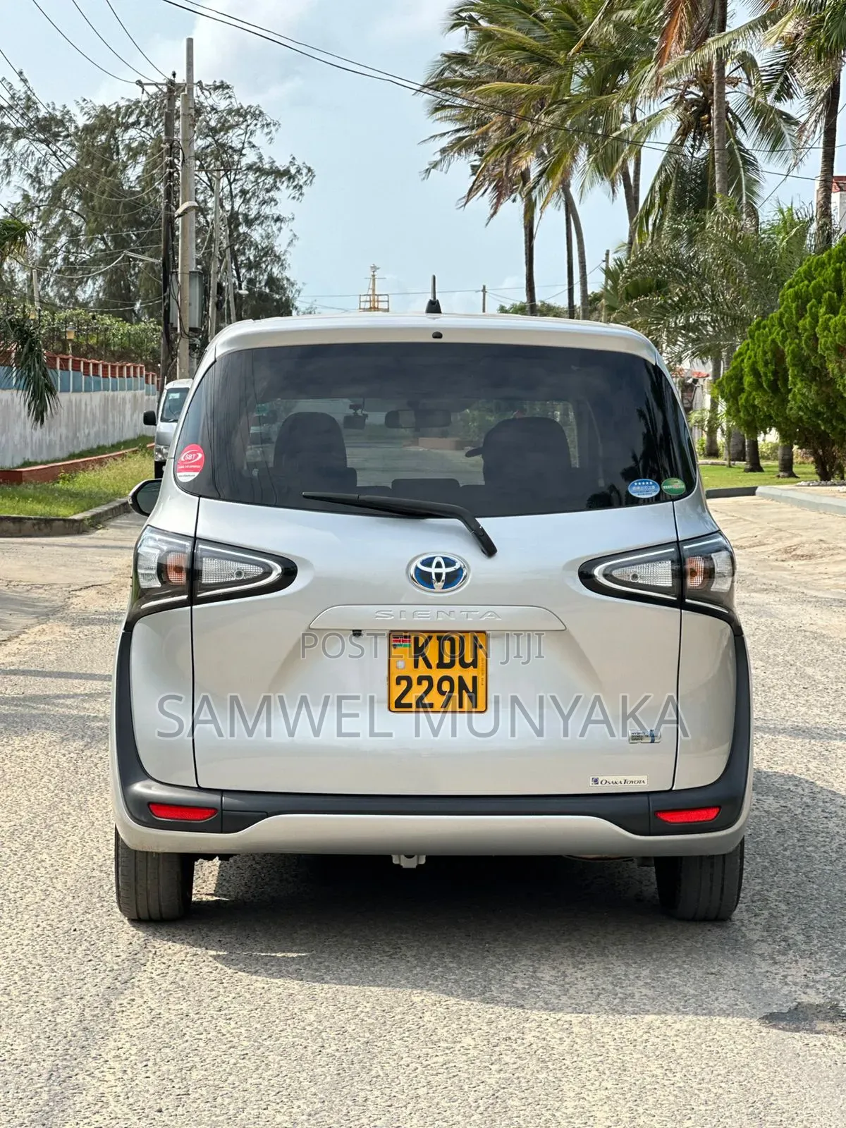 Toyota Sienta 1.5 Hybrid FWD 2017 Silver