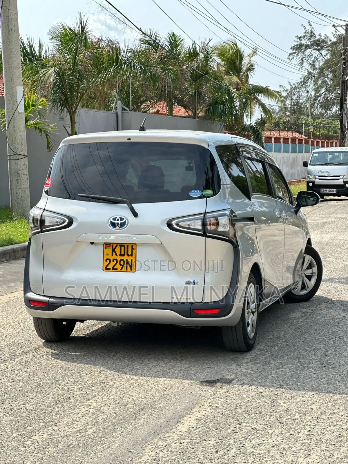 Toyota Sienta 1.5 Hybrid FWD 2017 Silver