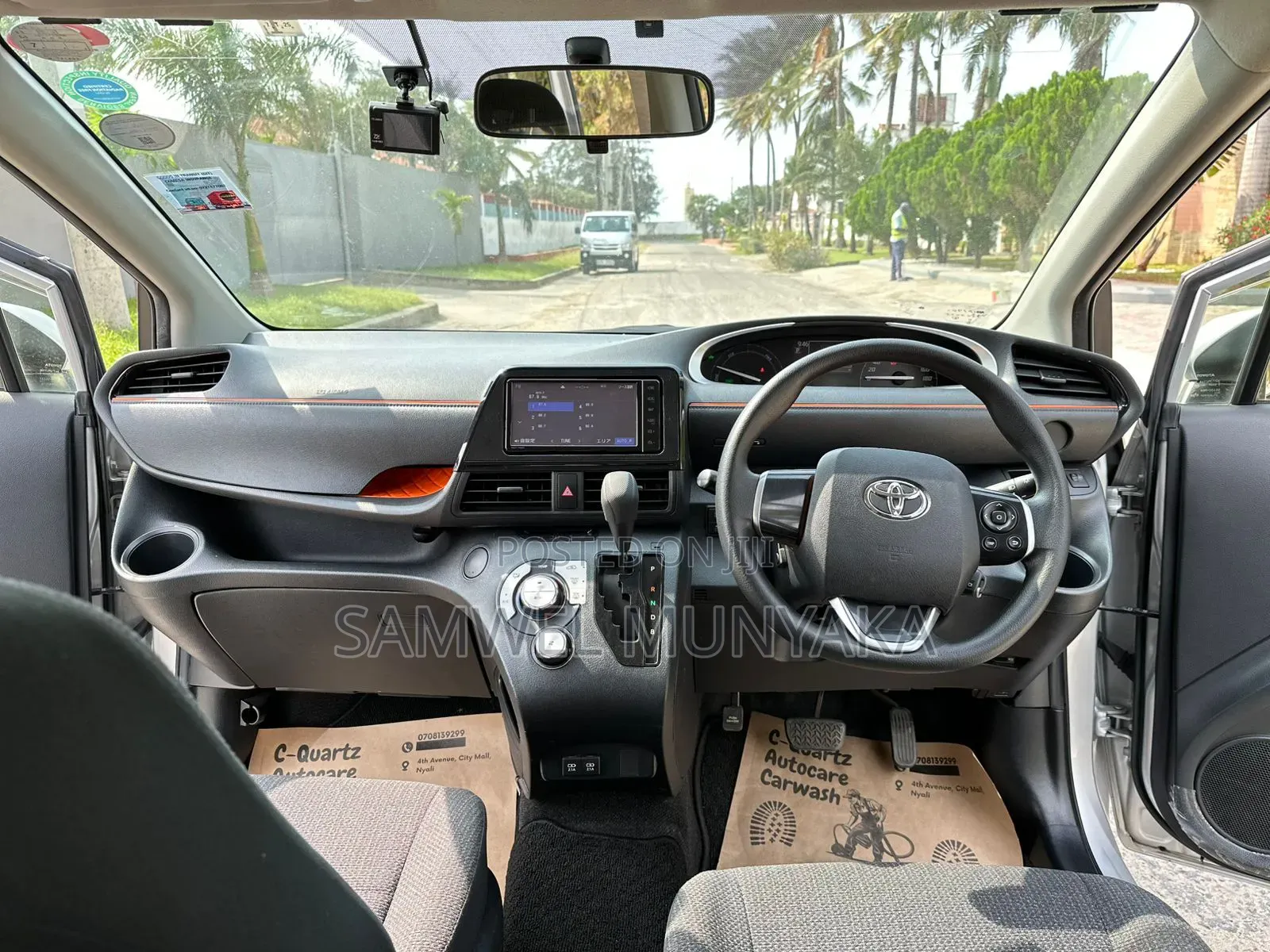 Toyota Sienta 1.5 Hybrid FWD 2017 Silver