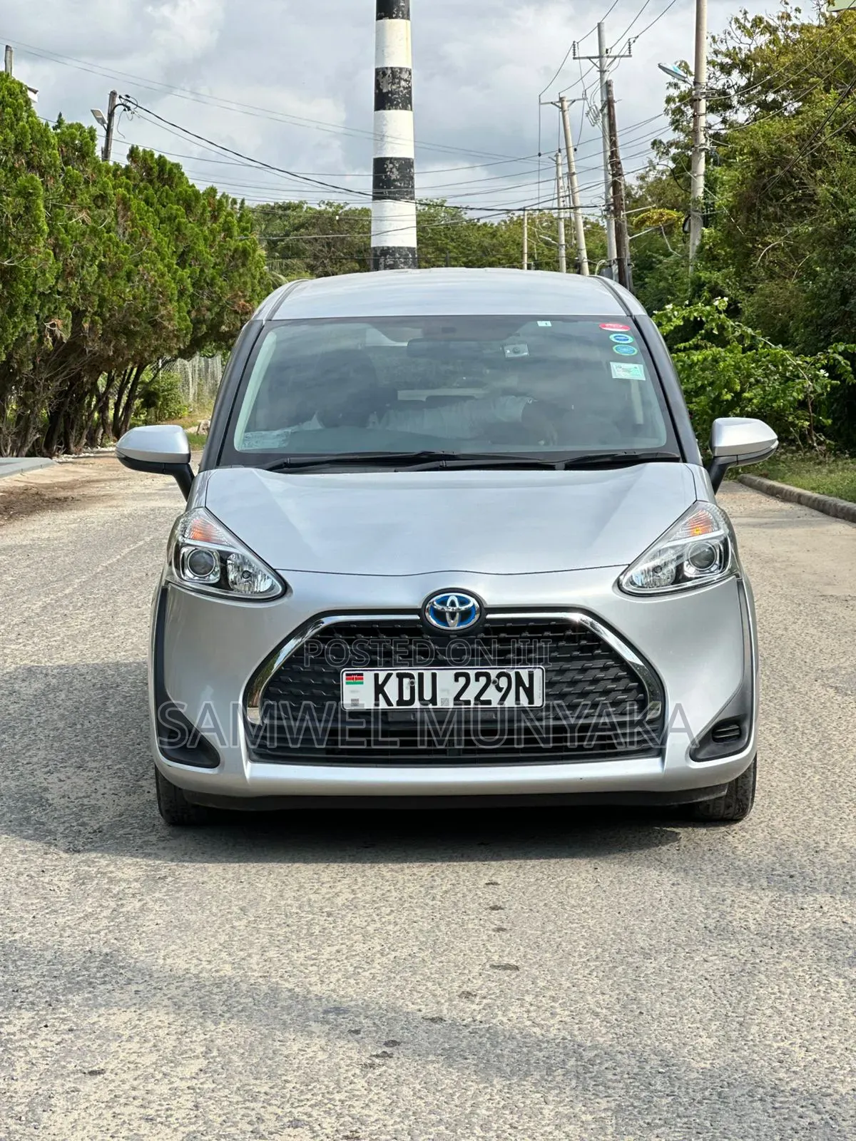 Toyota Sienta 1.5 Hybrid FWD 2017 Silver