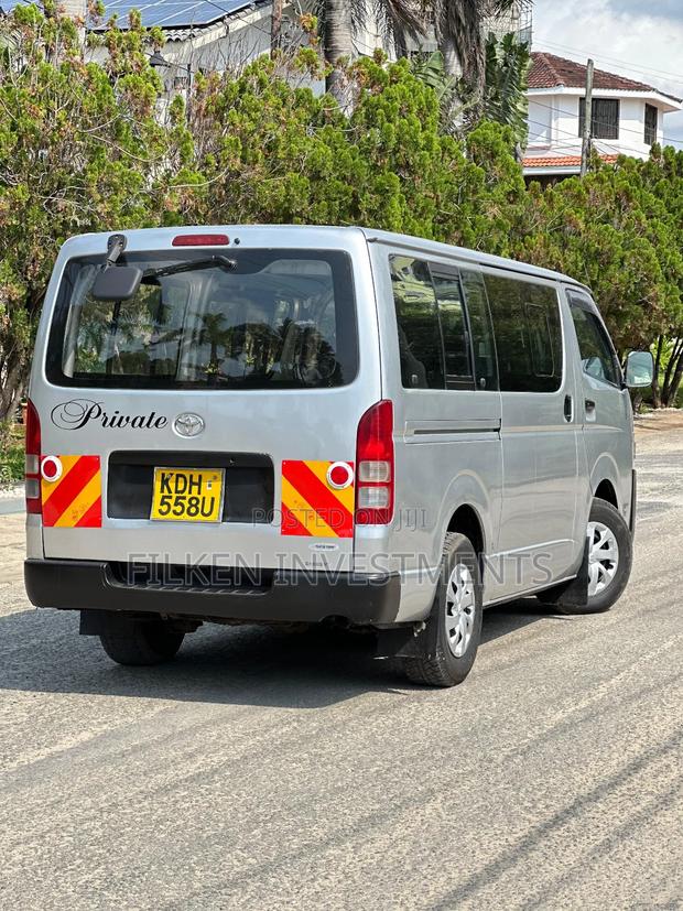 Toyota HiAce 2016 Silver - thumbnail 4