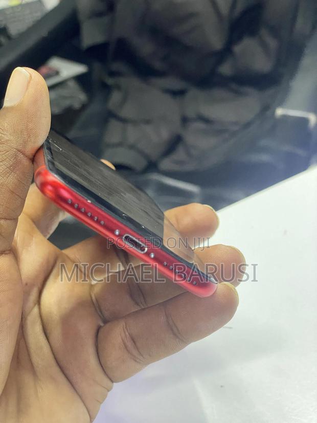 Apple iPhone SE (2020) 64 GB Red - thumbnail 4