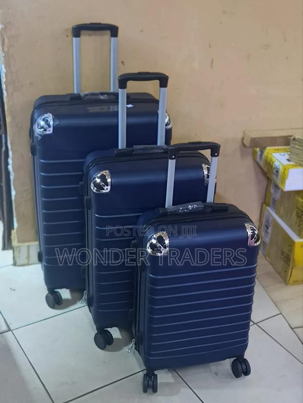 3 in 1 Luxurious Fibre Suitcase*
Zipper Closure Frame.