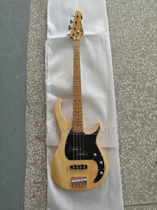 Peavey Milestone 4 String Bass Guitar - main view