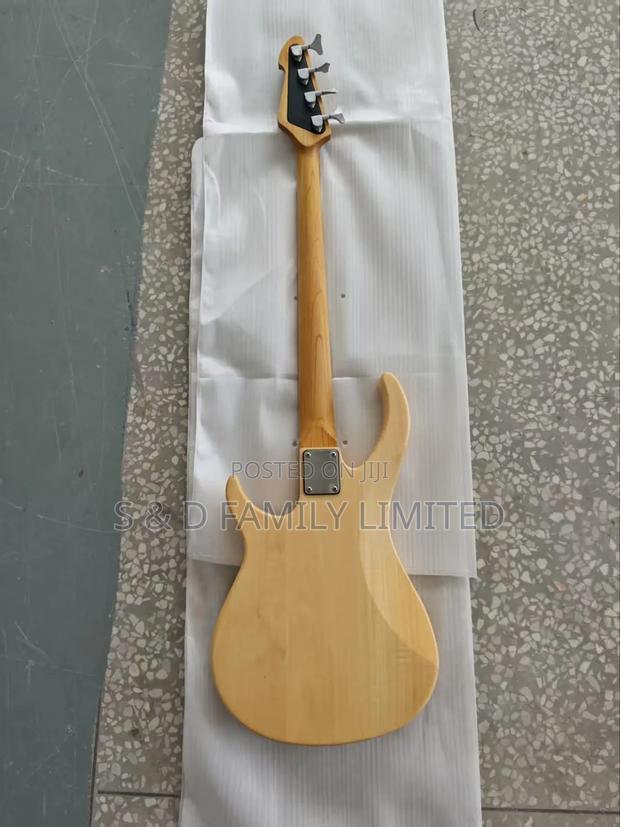 Peavey Milestone 4 String Bass Guitar - thumbnail 3