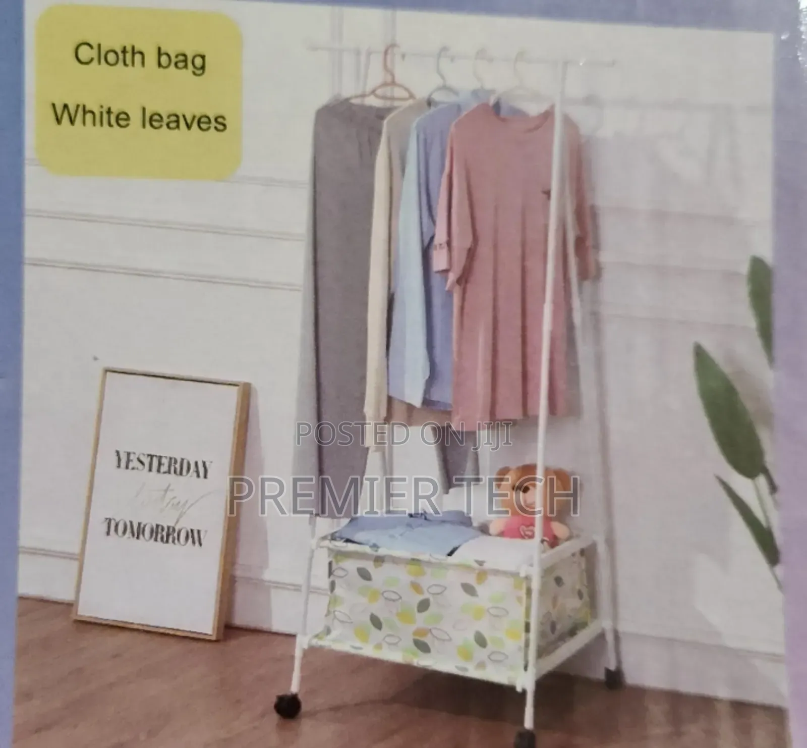 Indoor Triangular Coat Rack With Wheel Mobile