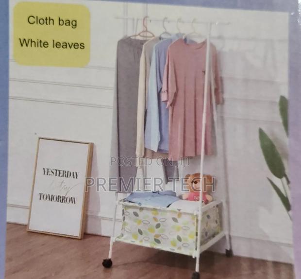 Indoor Triangular Coat Rack With Wheel Mobile