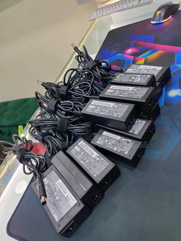 Hp Big Pin 65 Watts Adapter - main view