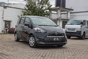 Toyota Sienta 1.5 Hybrid FWD 2018 Black