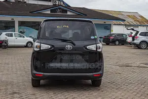 Toyota Sienta 1.5 Hybrid FWD 2018 Black