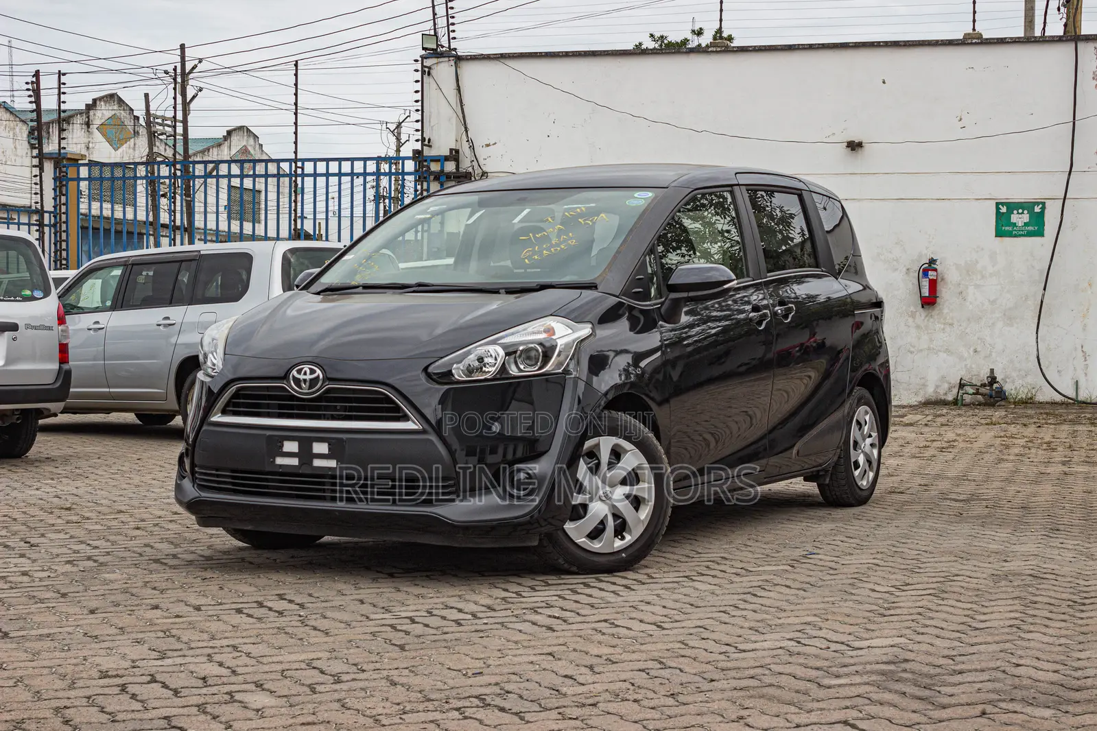 Toyota Sienta 1.5 Hybrid FWD 2018 Black