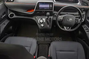 Toyota Sienta 1.5 Hybrid FWD 2018 Black