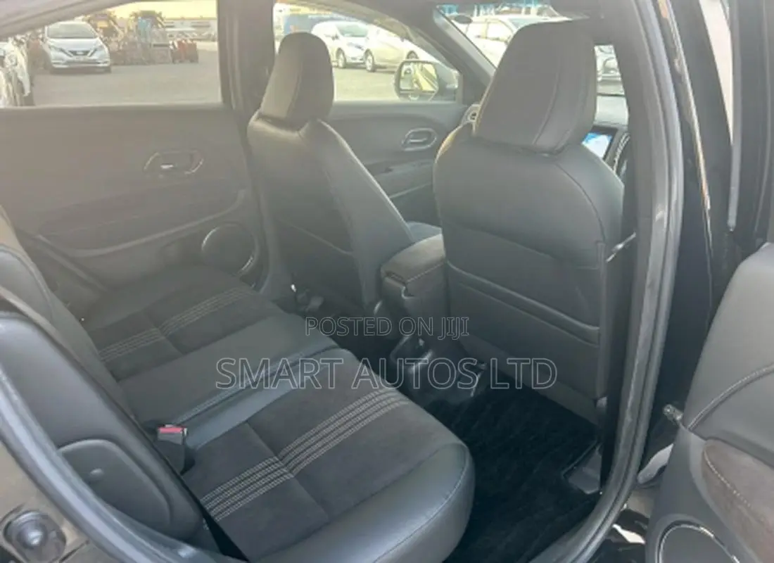 Honda Vezel 1.5 Hybrid 4WD 2018 Black