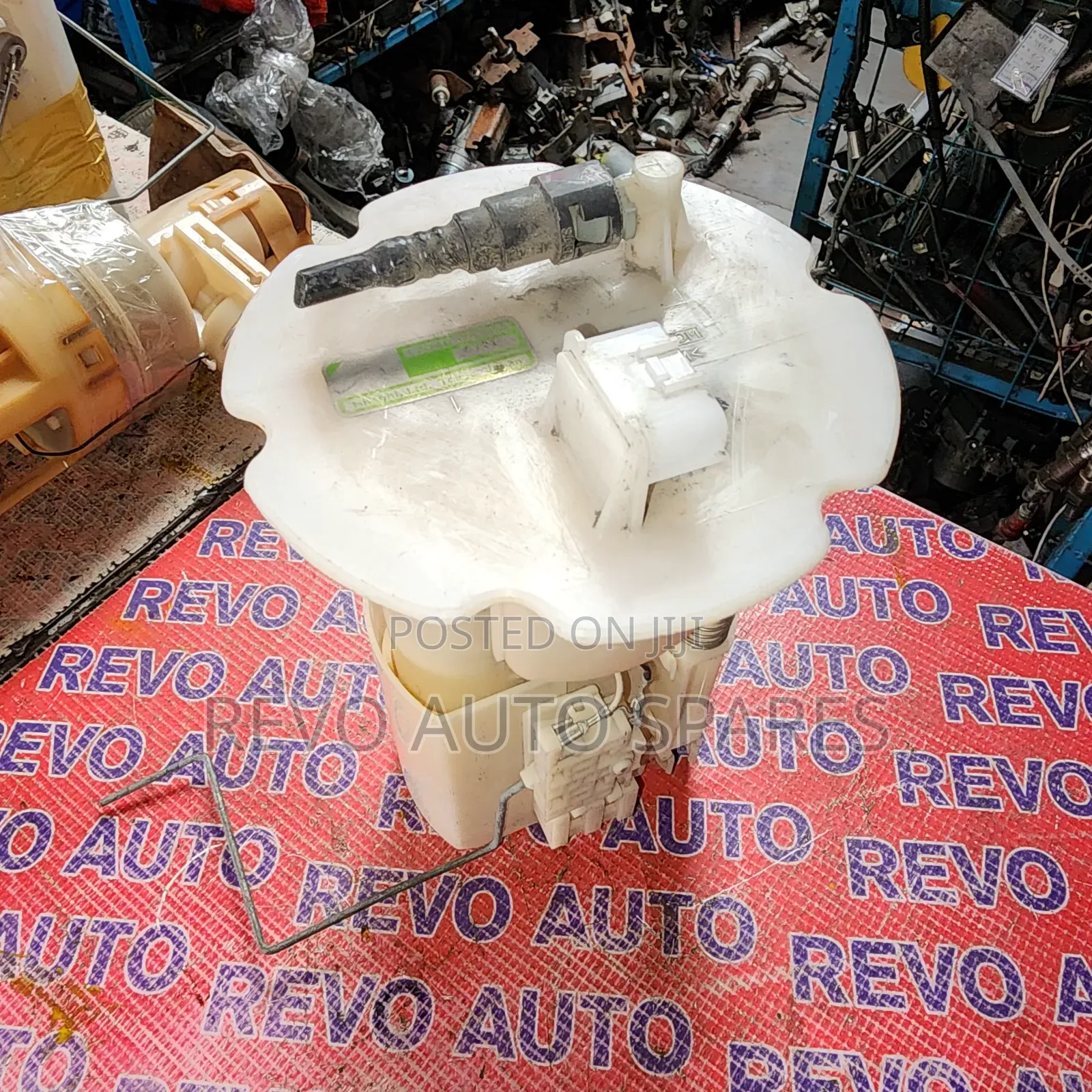 Fuelpump Nissan Serana
