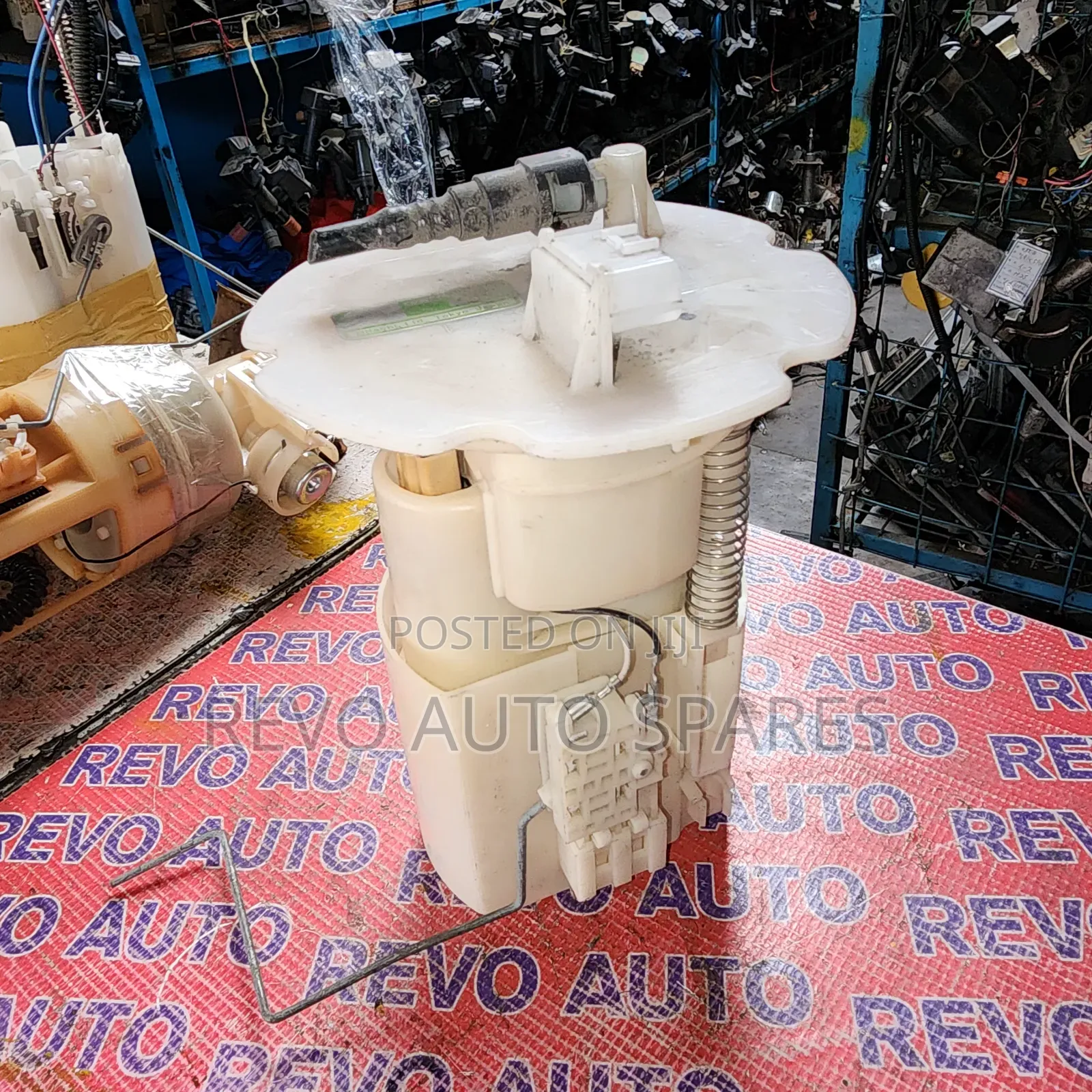 Fuelpump Nissan Serana