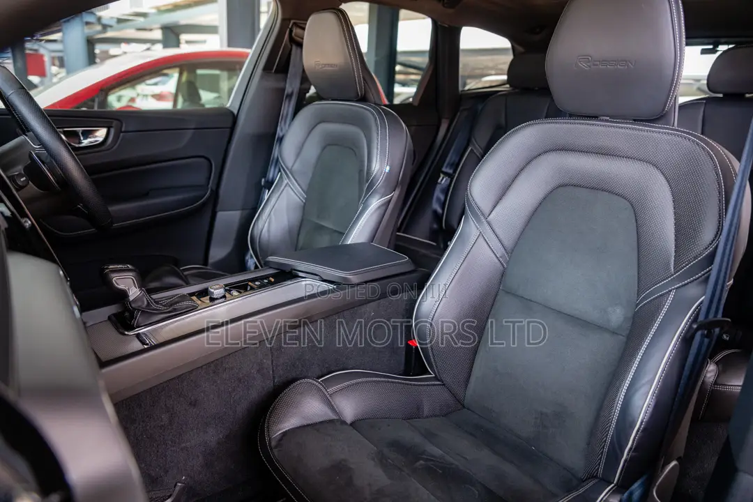 Volvo XC60 T6 R-Design AWD 2019 White