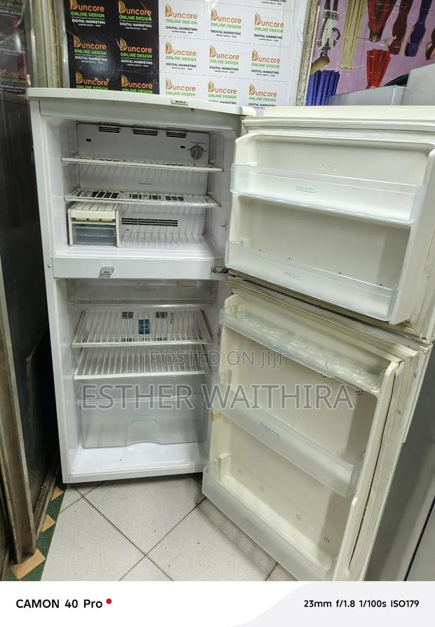 White Hitachi Medium Fridge (250l) - thumbnail 3