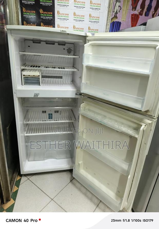 White Hitachi Medium Fridge (250l) - thumbnail 4