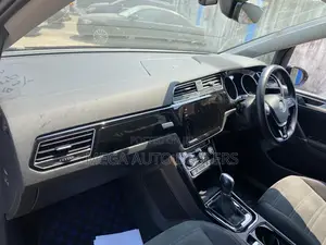 Volkswagen Touran 2018 Blue