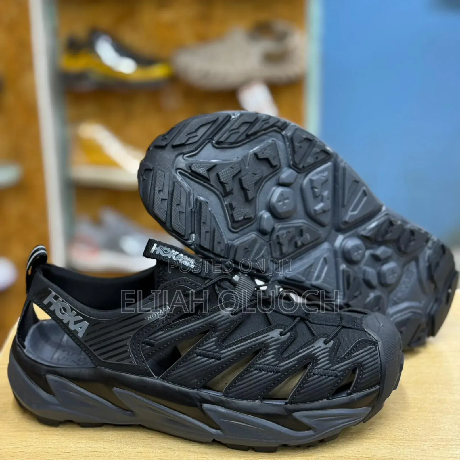 Hoka One One
Men Open Shoes