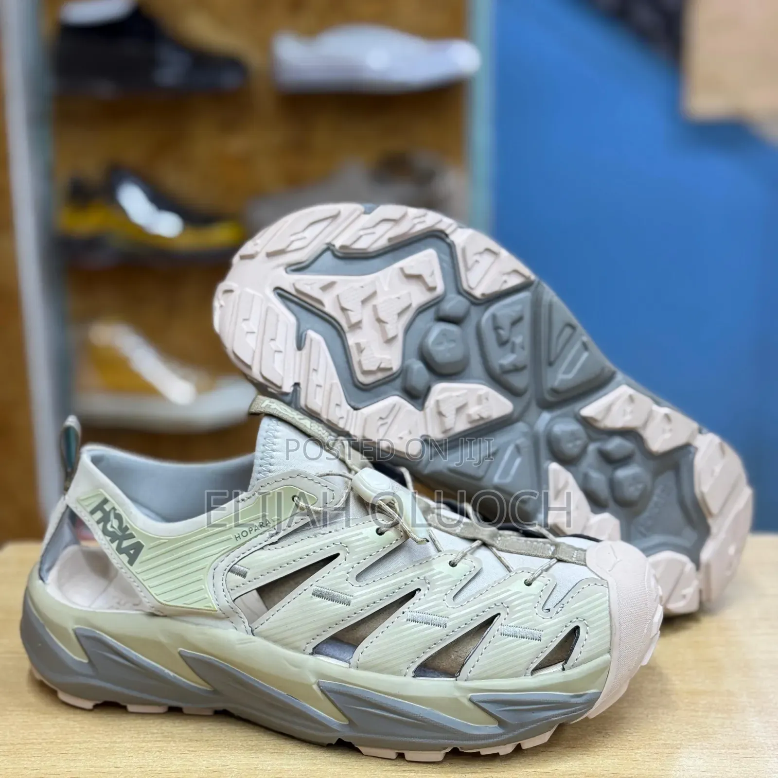 Hoka One One
Men Open Shoes