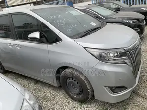 Toyota Esquire 2018 Silver