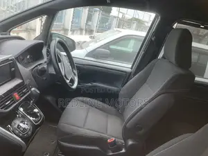Toyota Esquire 2018 Silver