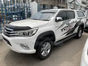 Toyota Hilux Revo Double Cab Deisel 2.8 AWD 2018 White