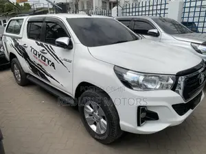 Toyota Hilux Revo Double Cab Deisel 2.8 AWD 2018 White