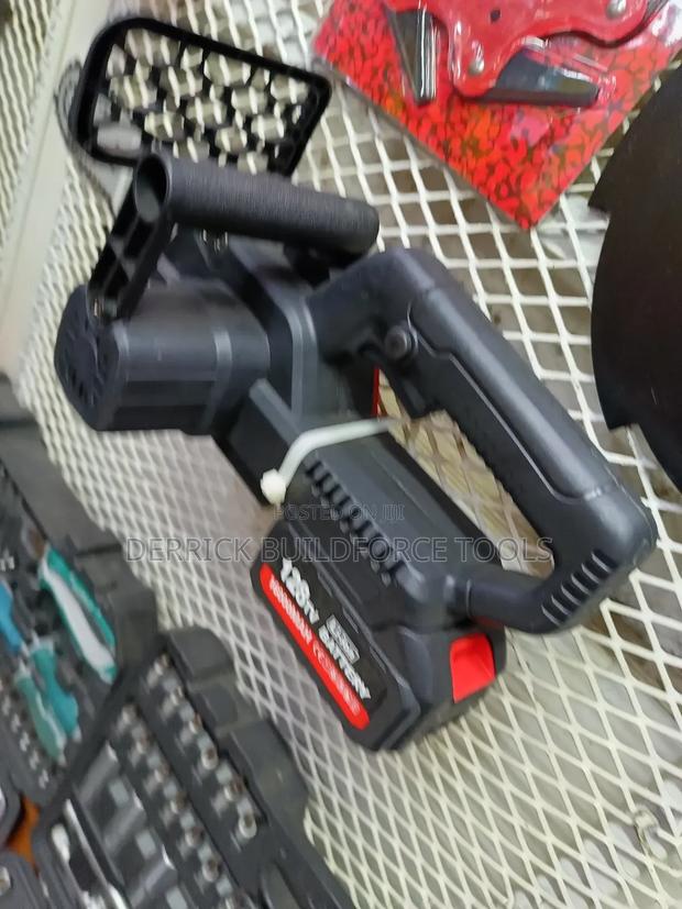 A Great 12" Cordless Chainsaw - thumbnail 3