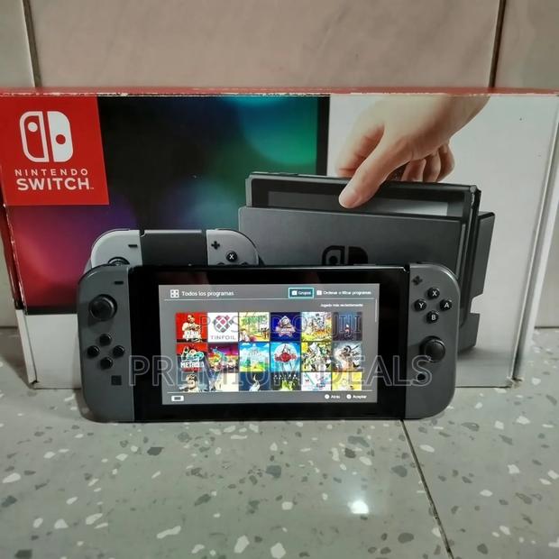 Complete Nitendo Switch With Games. - main view