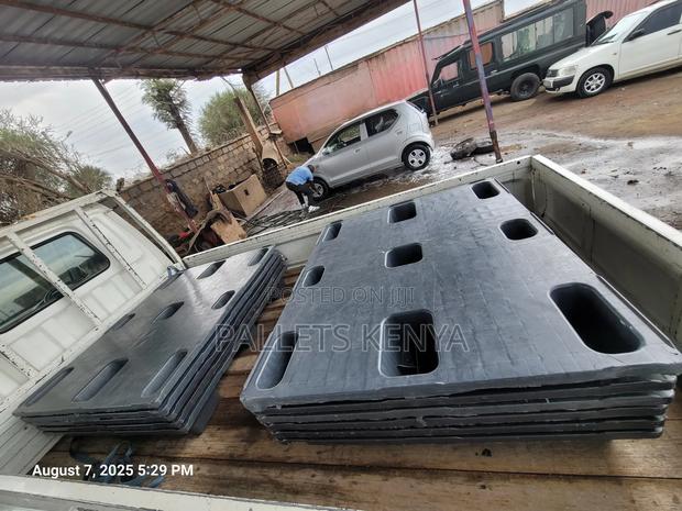 Flat Plastic Pallets- Standard 120x100cms - thumbnail 3