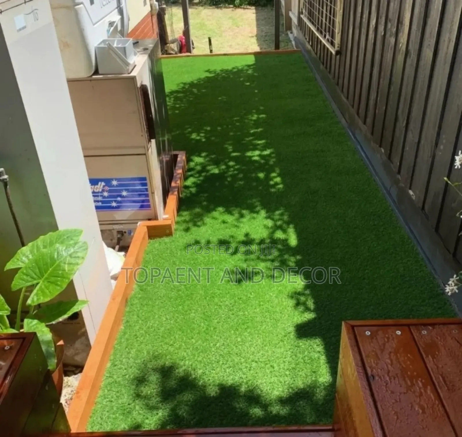 Natural Look Artificial Grass for Balcony and Patio