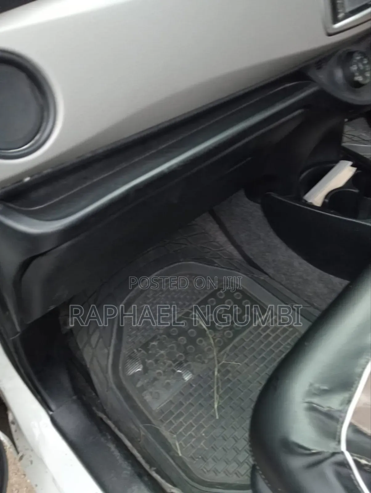 Toyota Vitz 2012 White