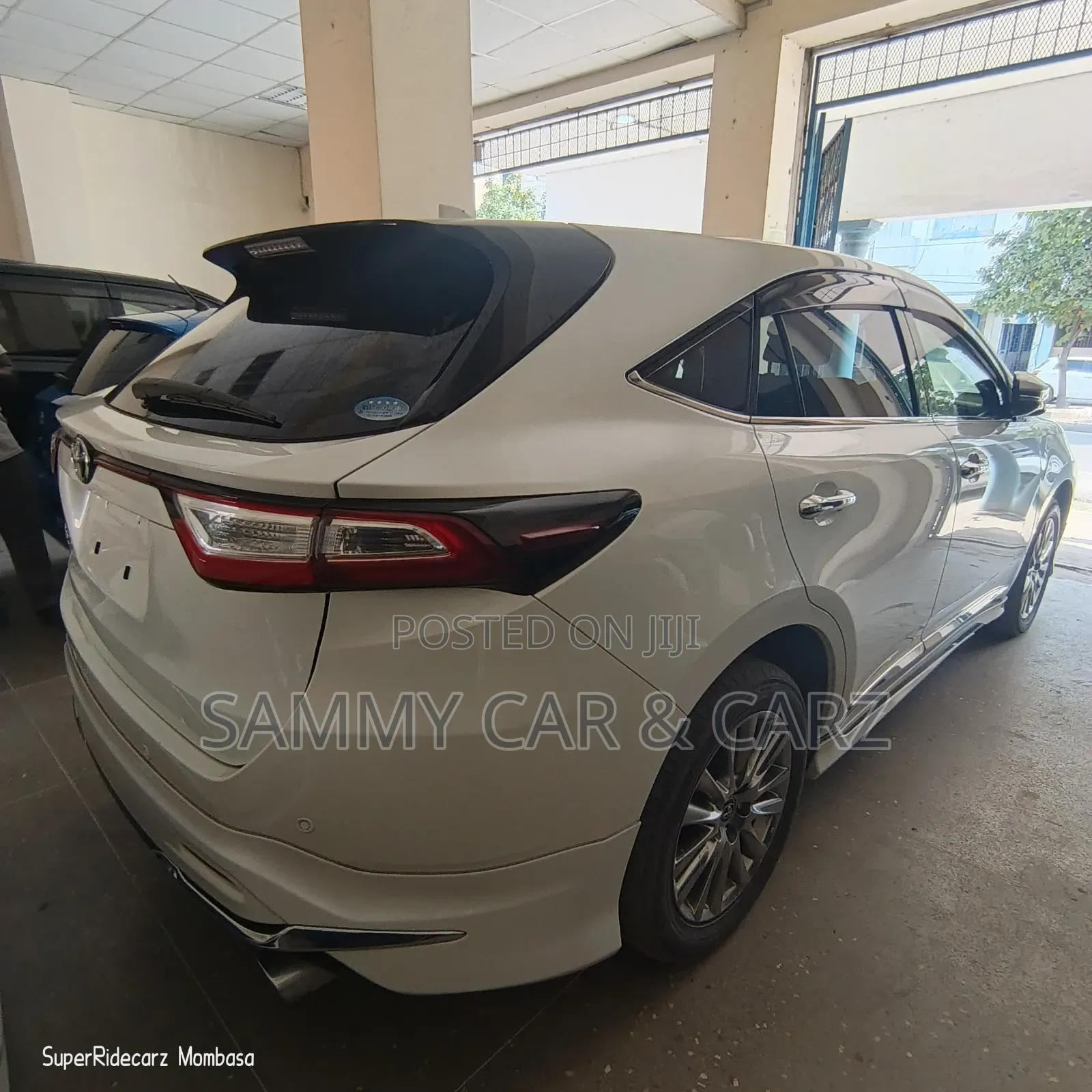 Toyota Harrier 2.0 4WD 2018 White