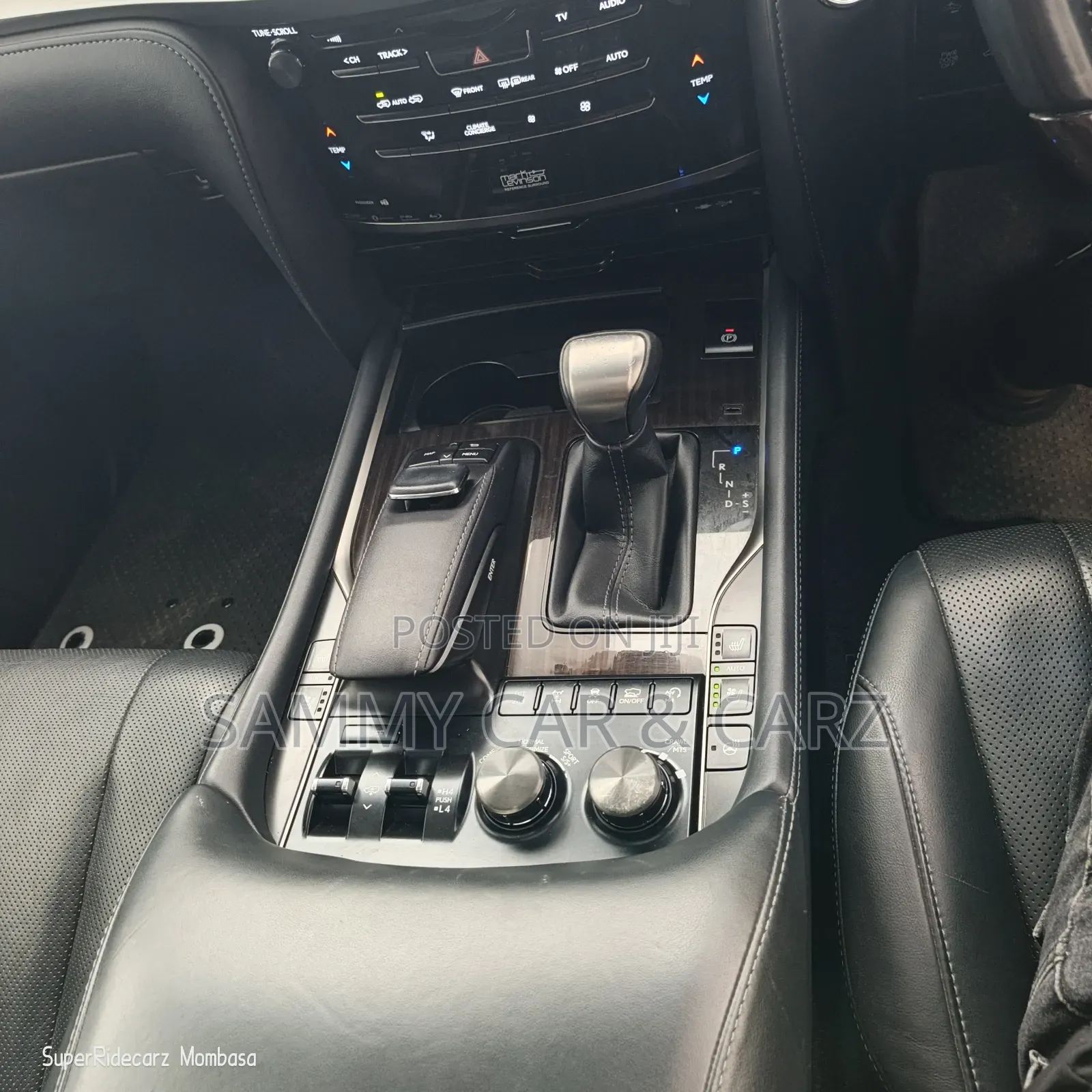 Lexus LX 570 AWD 2017 White