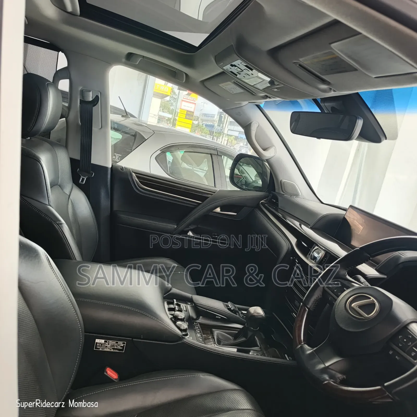 Lexus LX 570 AWD 2017 White