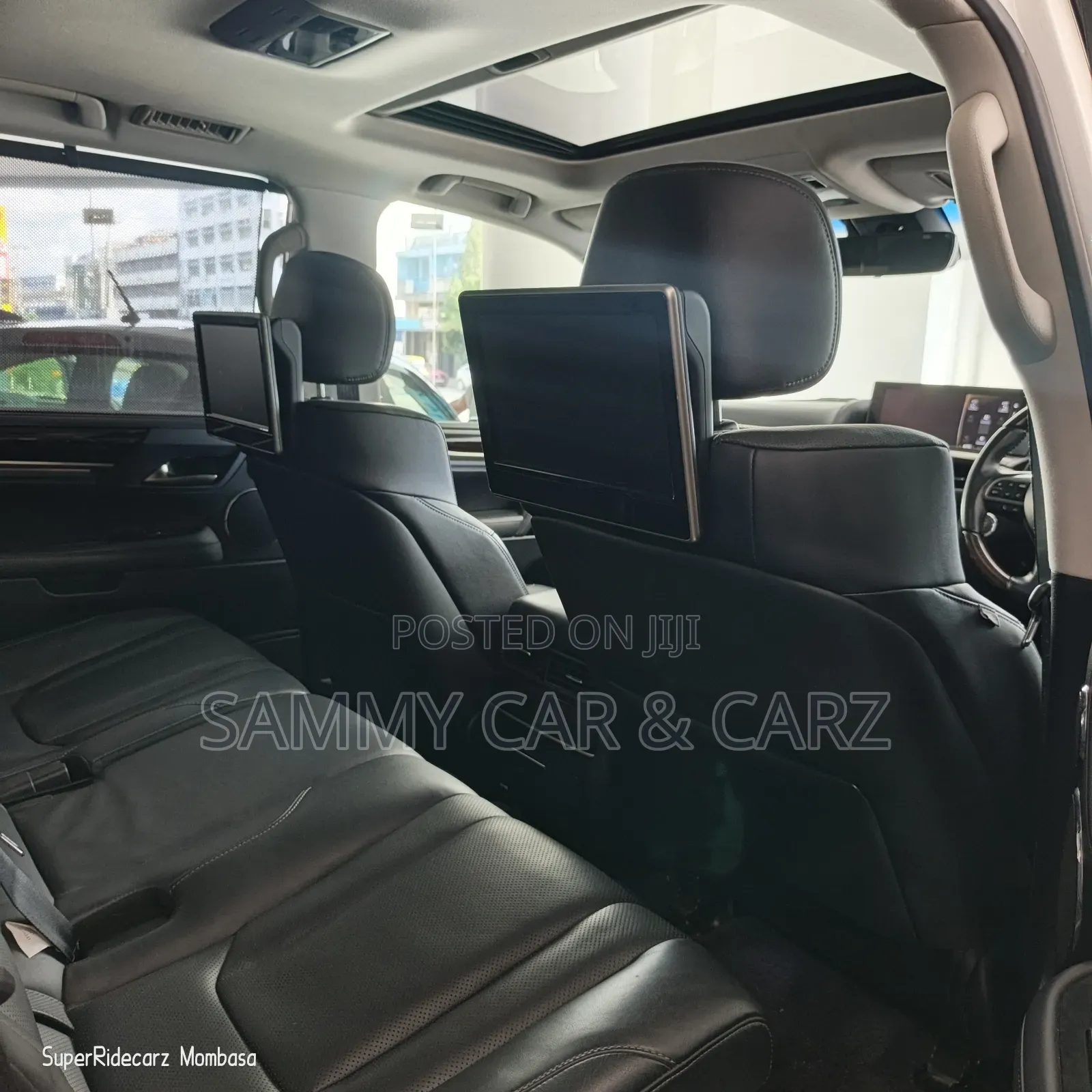 Lexus LX 570 AWD 2017 White