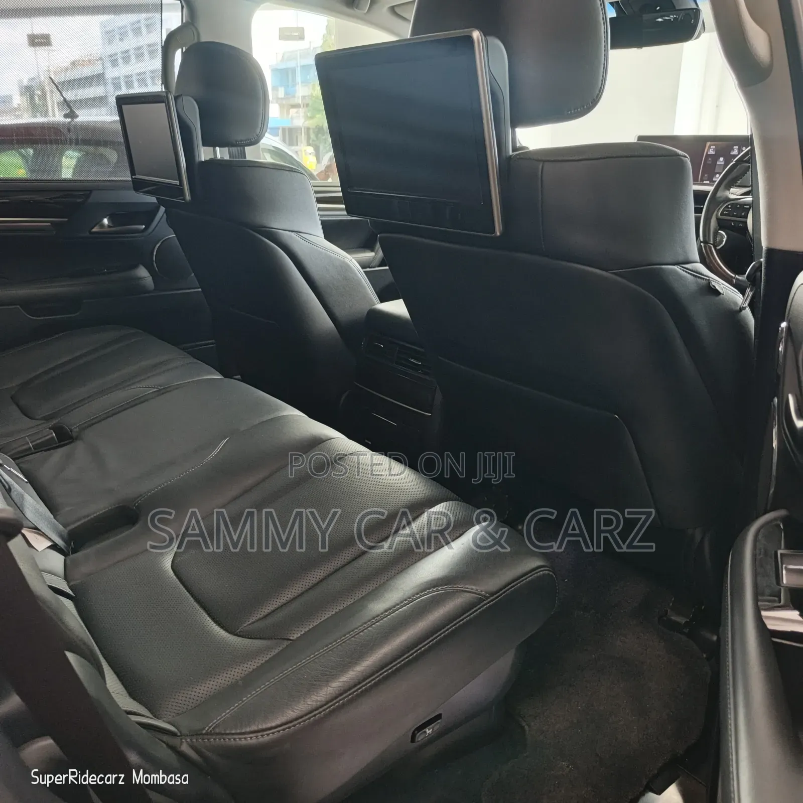 Lexus LX 570 AWD 2017 White