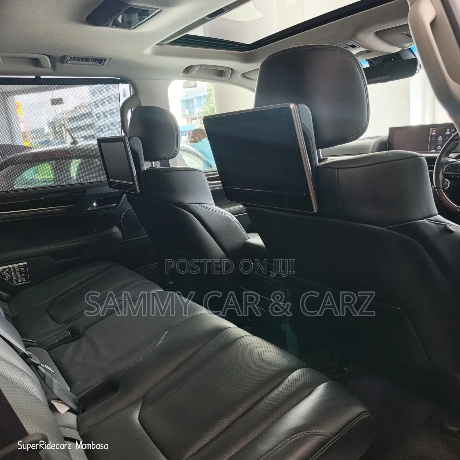 Lexus LX 570 AWD 2017 White