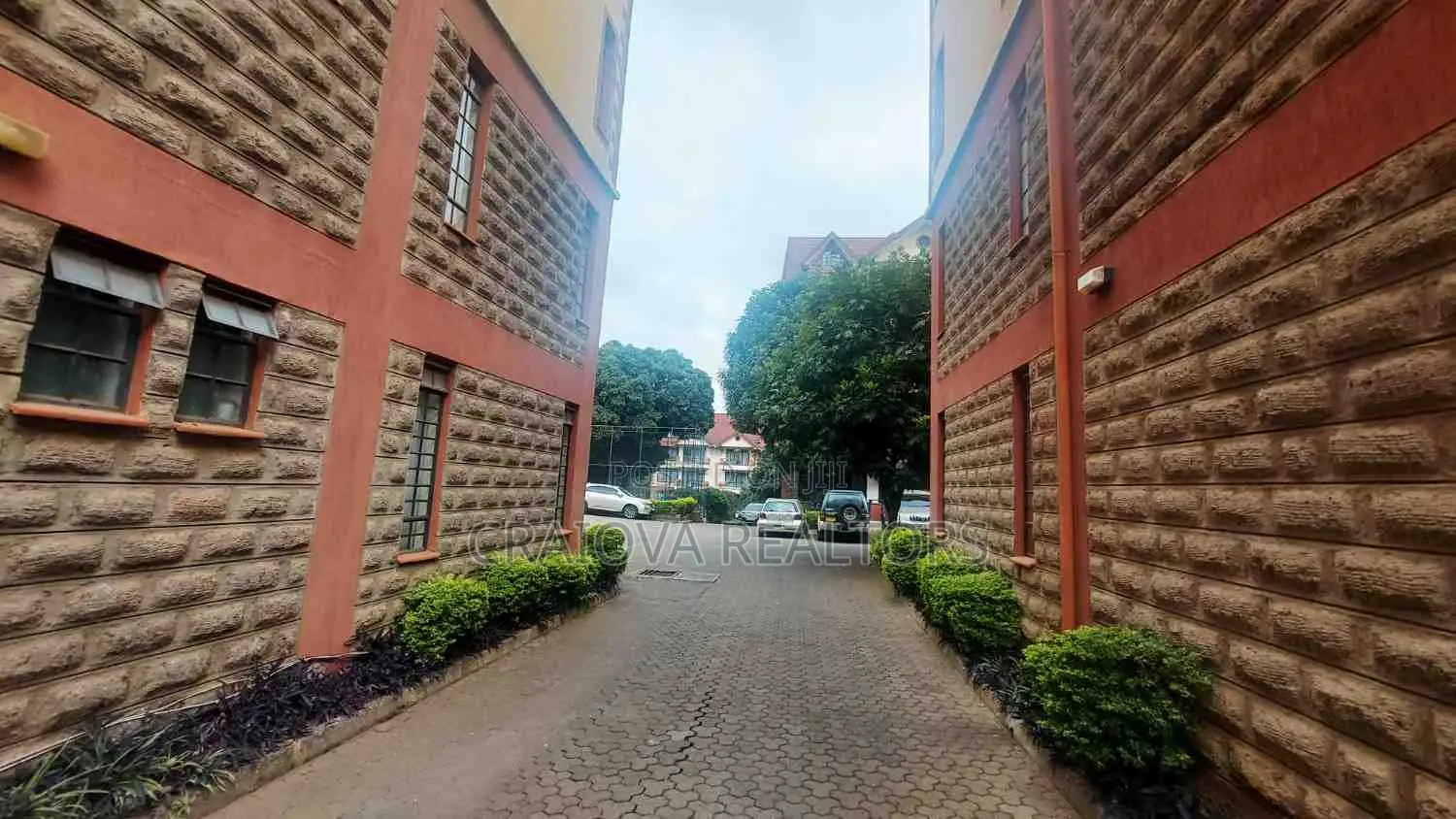 4bdrm Duplex in Valley Arcade for sale